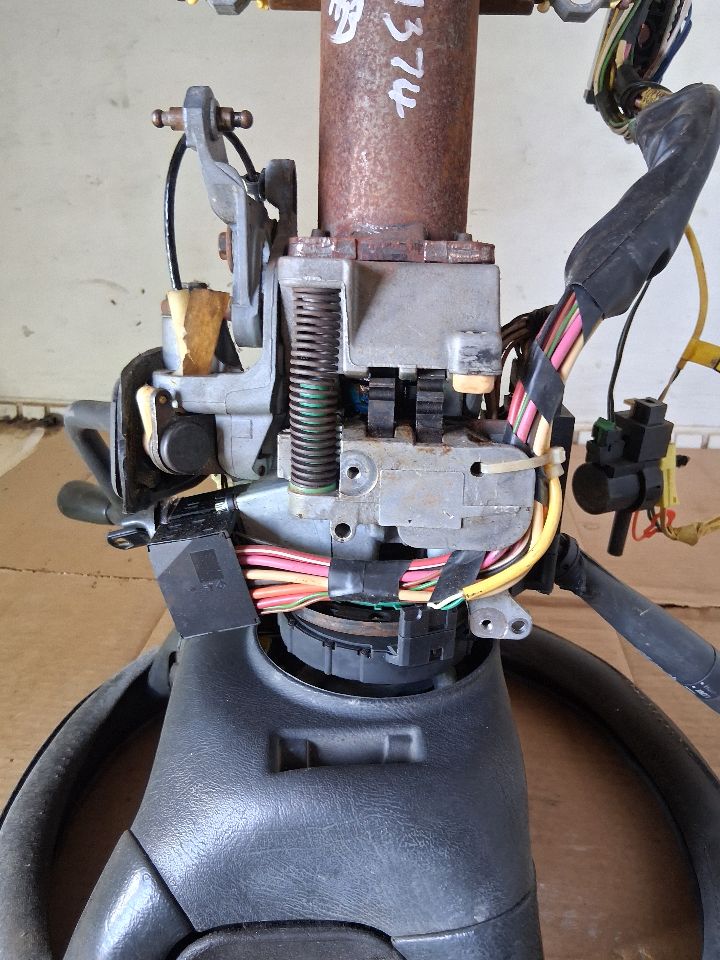 Steering Column from a 1995 GMC 1500, photo 3