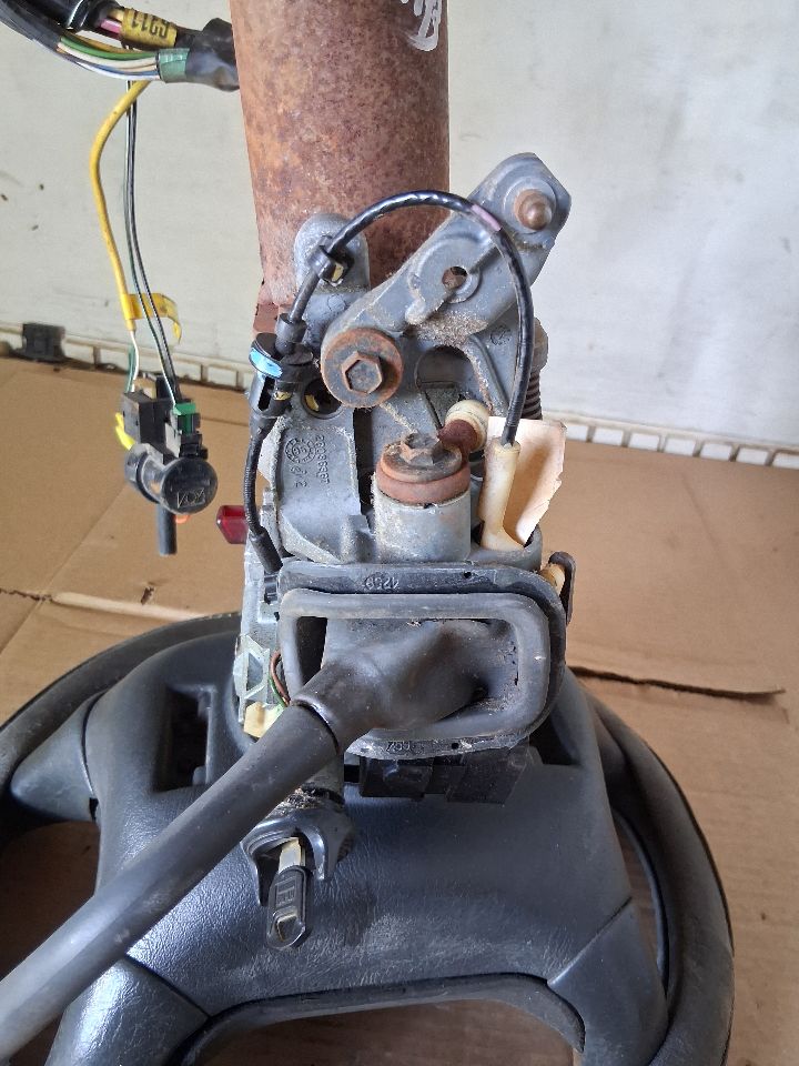 Steering Column from a 1995 GMC 1500, photo 4