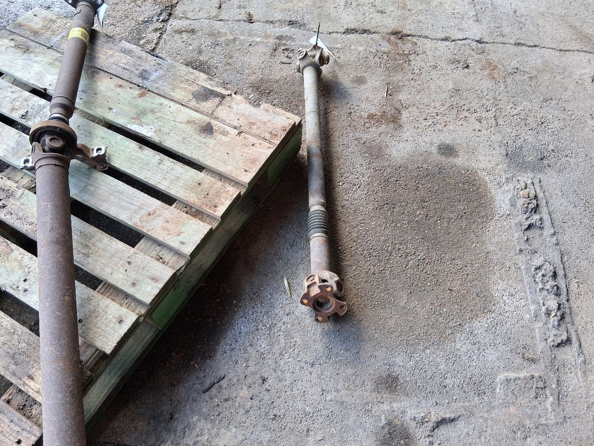Drive Shaft from a 2008 Ford F-150, front, photo 3