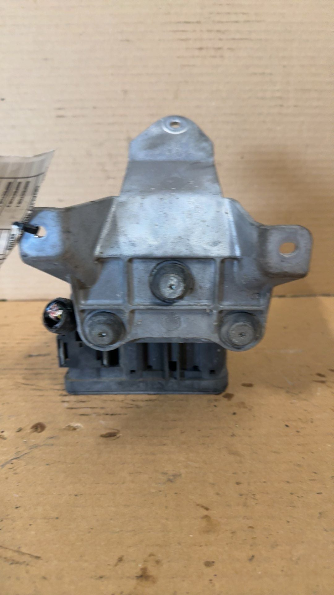 ABS Pump Module from a 2005 Honda Odyssey, photo 3