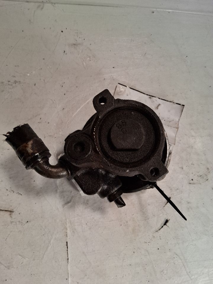 Power Steering Pump from a 2001 Ford Escort, photo 2