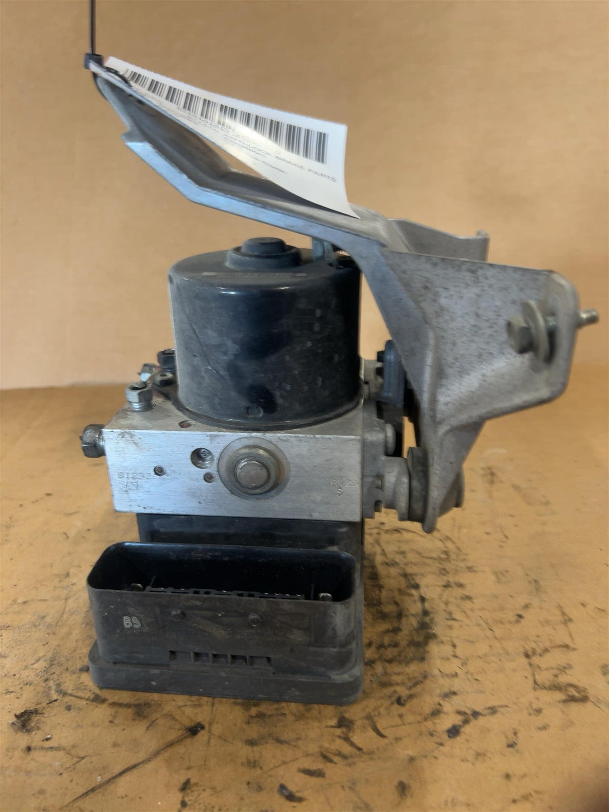 ABS Pump Module from a 2009 Honda Odyssey, photo 3