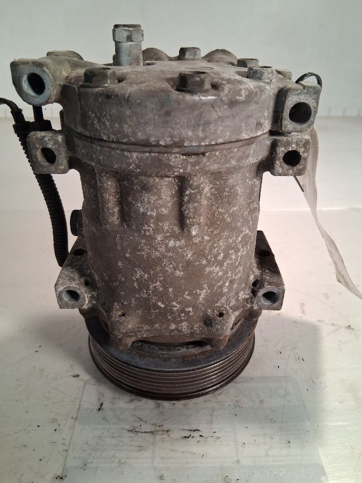 AC Compressor from a 1998 Dodge Ram 1500, photo 3
