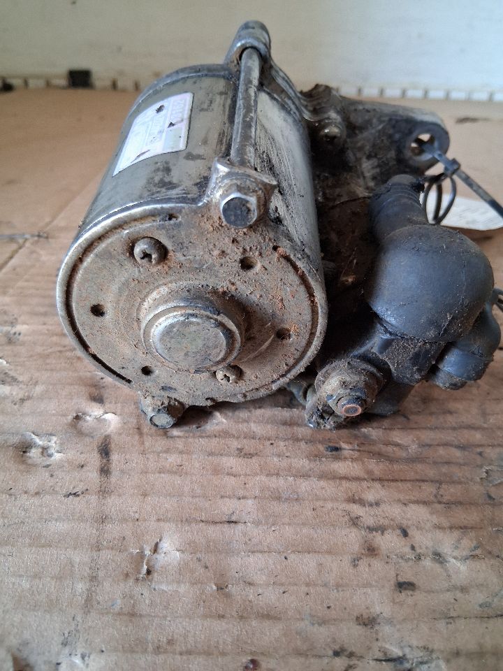 Starter Motor from a 2005 Honda Civic, photo 2