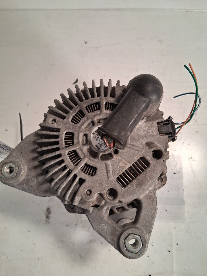 Alternator from a 2016 Nissan Versa, photo 3