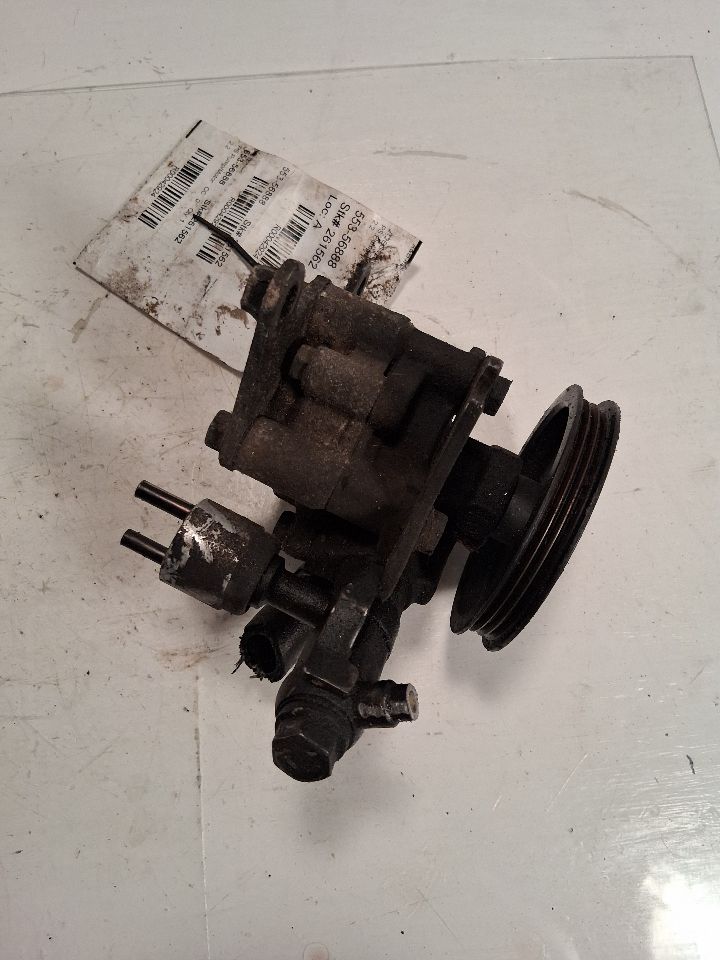 Power Steering Pump from a 1996 Toyota Camry, photo 2