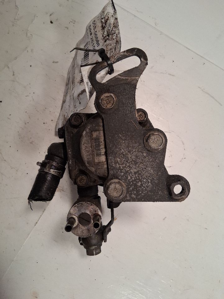 Power Steering Pump from a 1996 Toyota Camry, photo 3