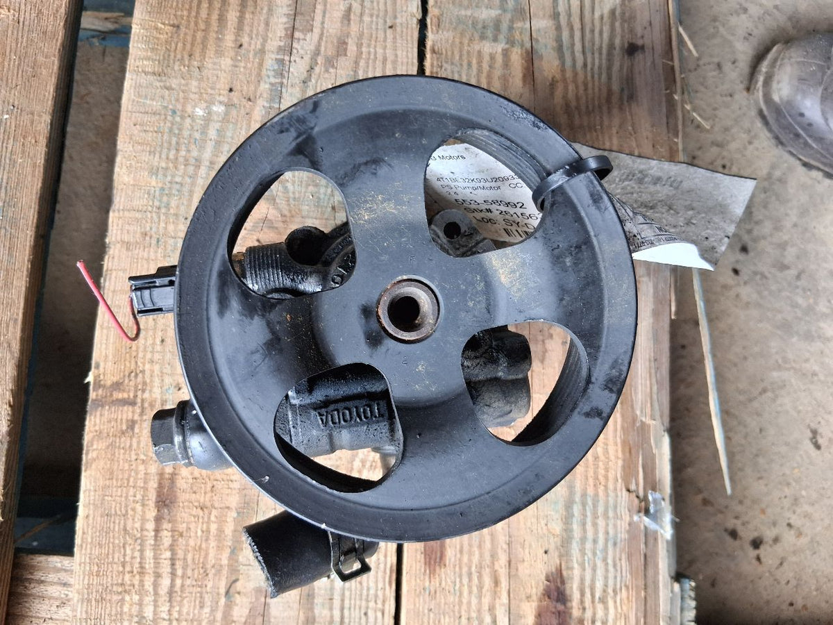 Power Steering Pump from a 2003 Toyota Camry, photo 1