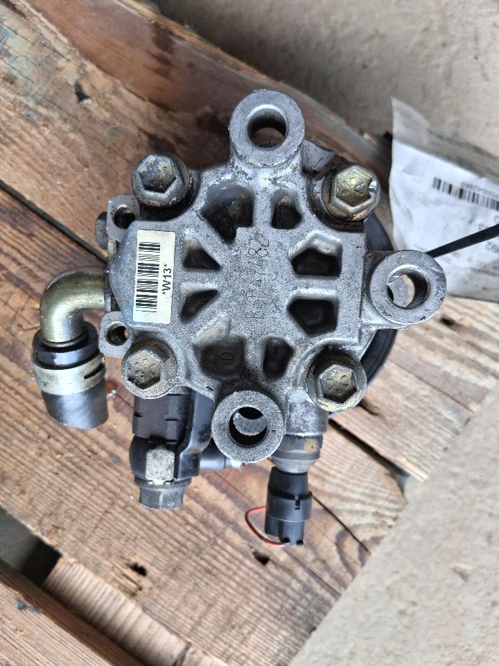 Power Steering Pump from a 2003 Toyota Camry, photo 2
