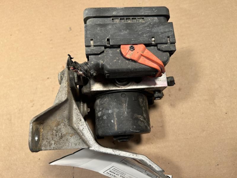 ABS Pump Module from a 2006 Honda, photo 1