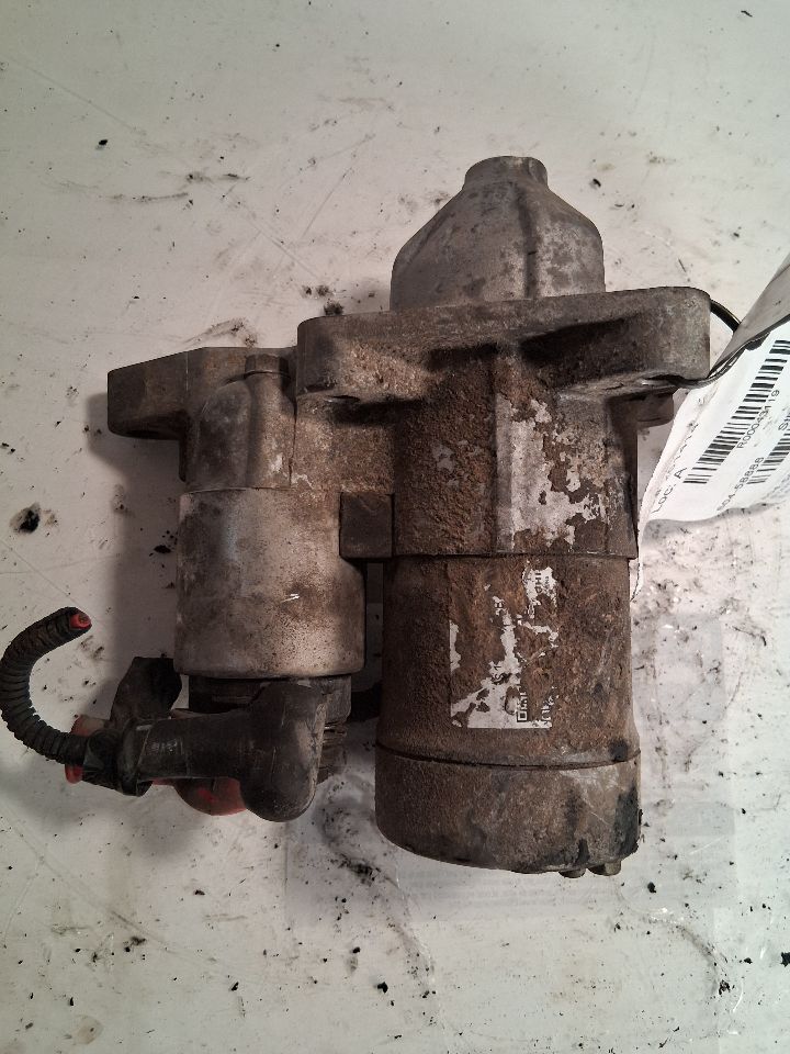 Starter Motor from a 2016 Nissan Versa, photo 1