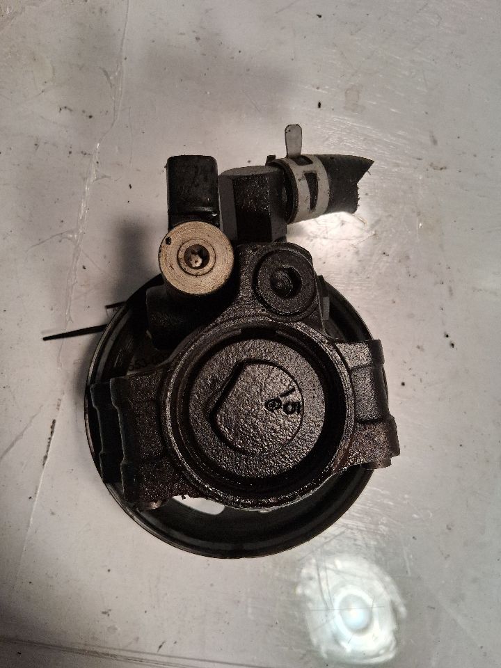 Power Steering Pump from a 2001 Mercury Grand Marquis, photo 2
