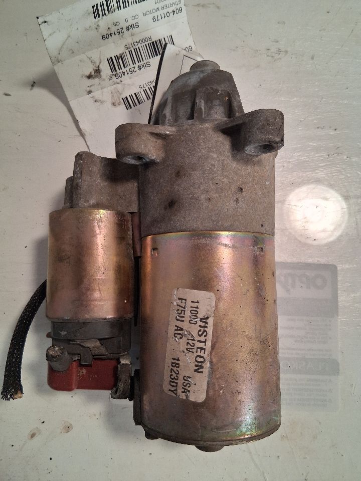 Starter Motor from a 2001 Mercury Grand Marquis, photo 1