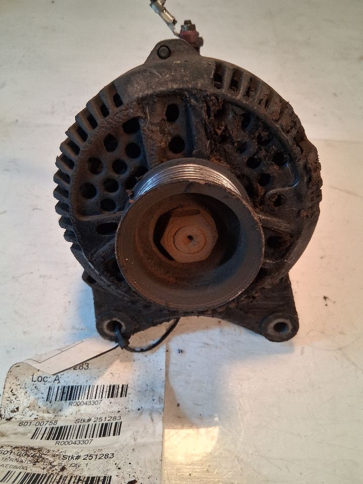 Alternator from a 2001 Ford F-150, photo 1