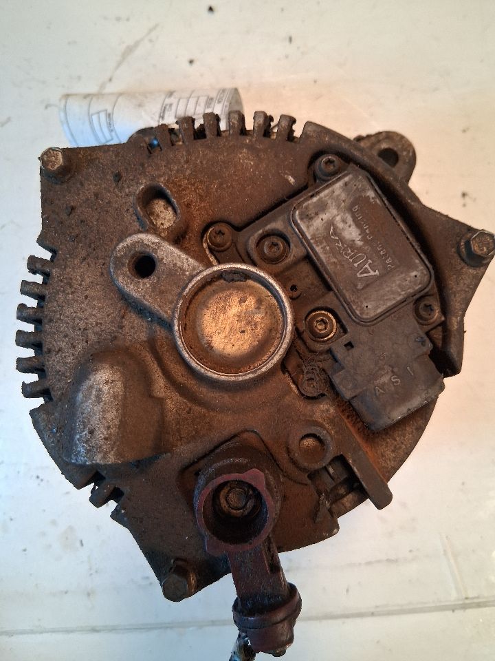 Alternator from a 2001 Ford F-150, photo 2
