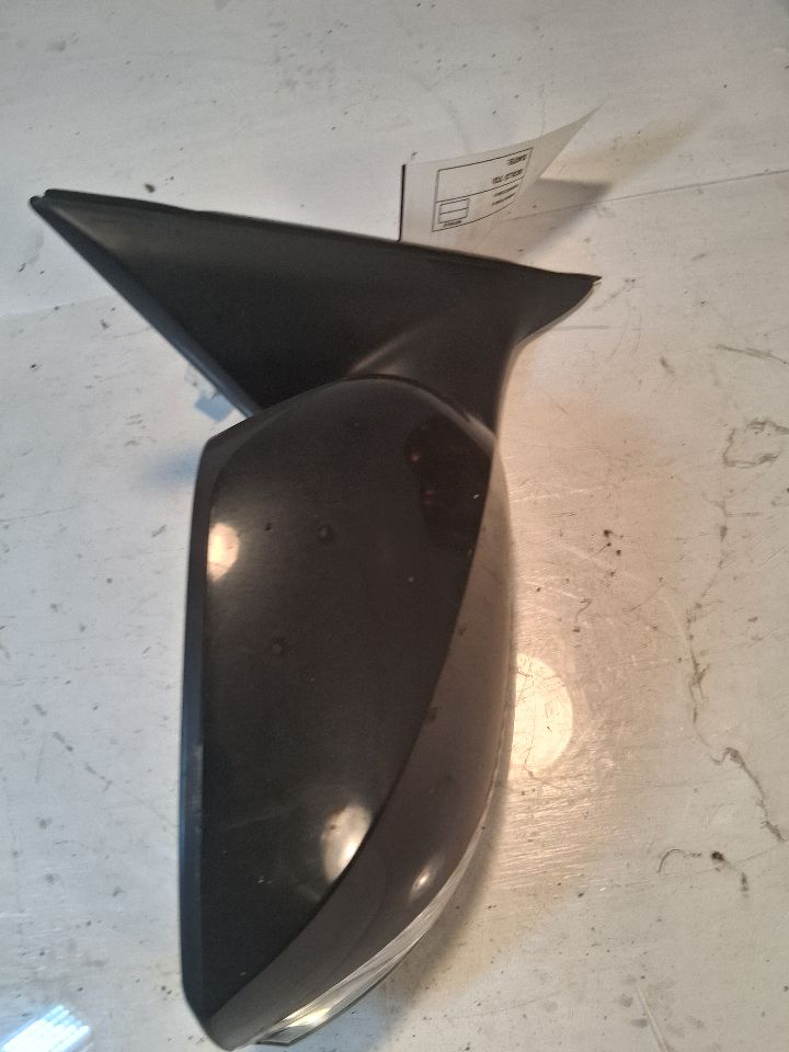 Side View Mirror from a 2017 Infiniti Q50, right side, photo 3