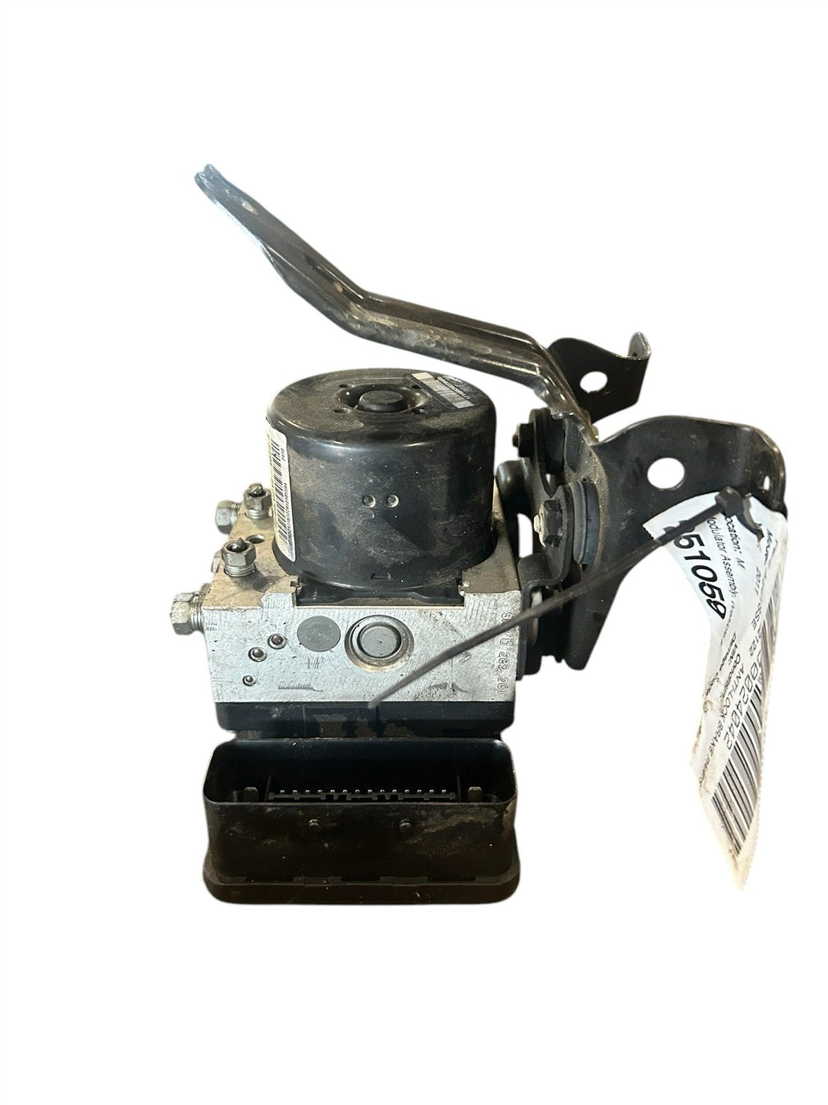 ABS Pump Module from a 2011 Honda Odyssey, photo 2