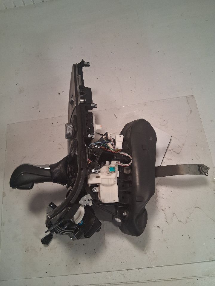 Gear Shifter from a 2017 Infiniti Q50, photo 2
