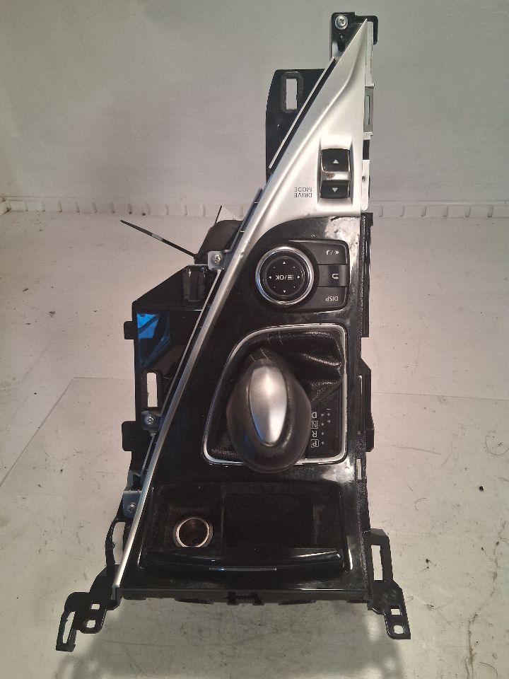 Gear Shifter from a 2017 Infiniti Q50, photo 3