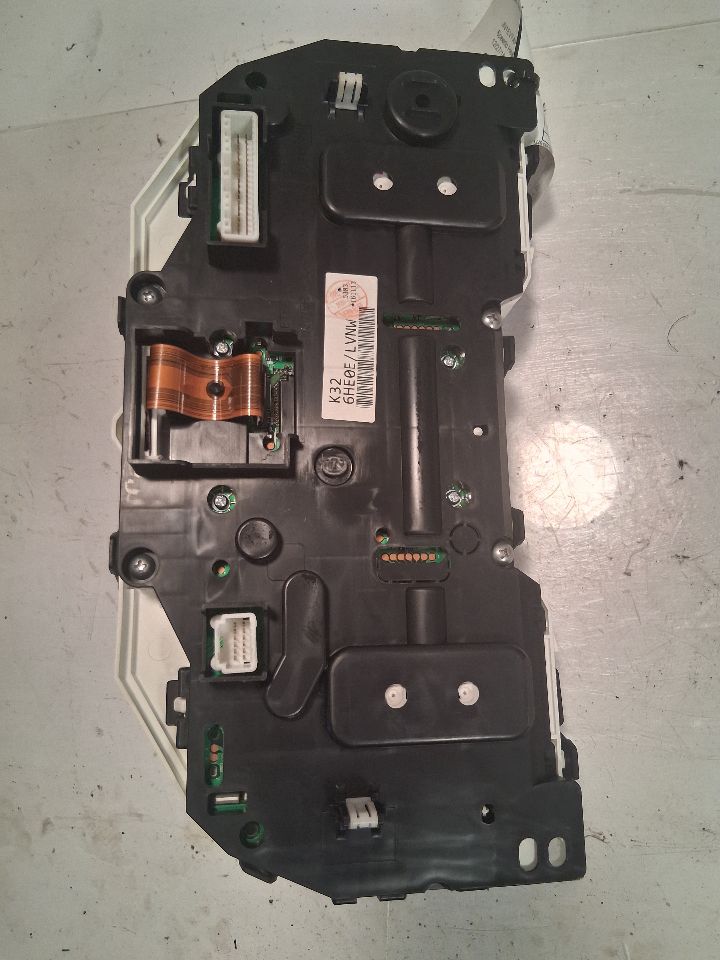 Speedometer Instrument Cluster from a 2017 Infiniti Q50, photo 3