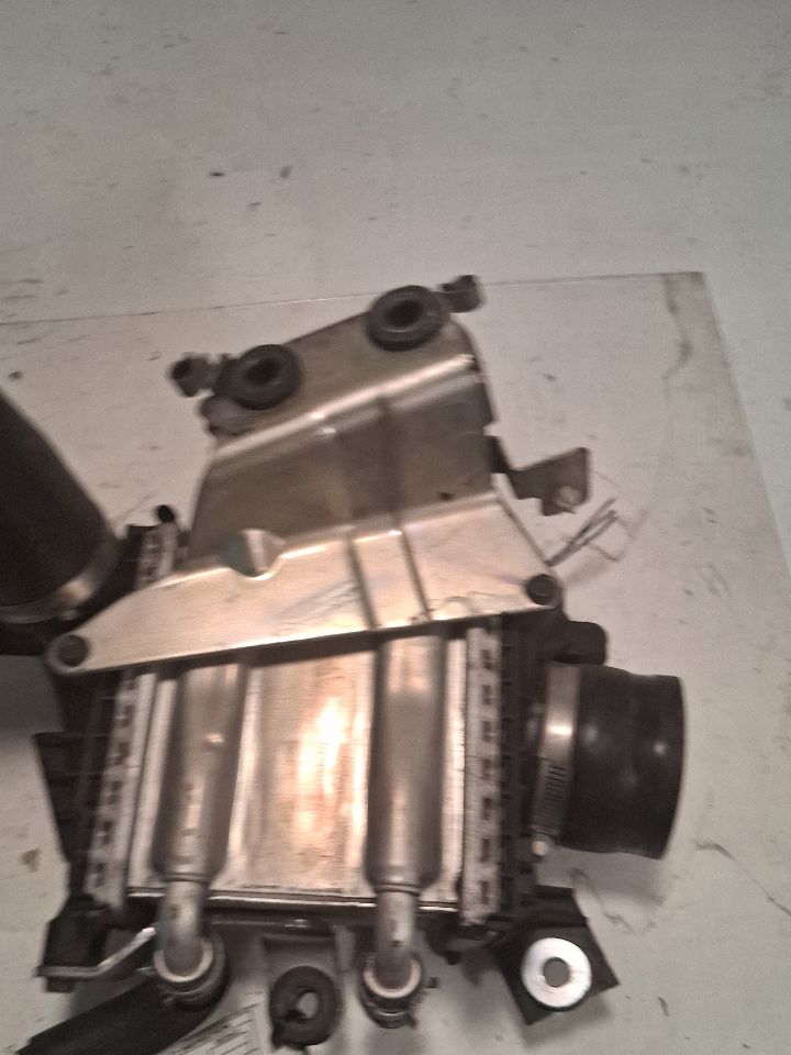 Intercooler from a 2017 Infiniti Q50, left side, photo 1