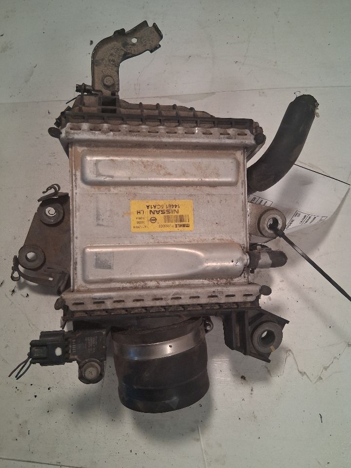 Intercooler from a 2017 Infiniti Q50, left side, photo 2