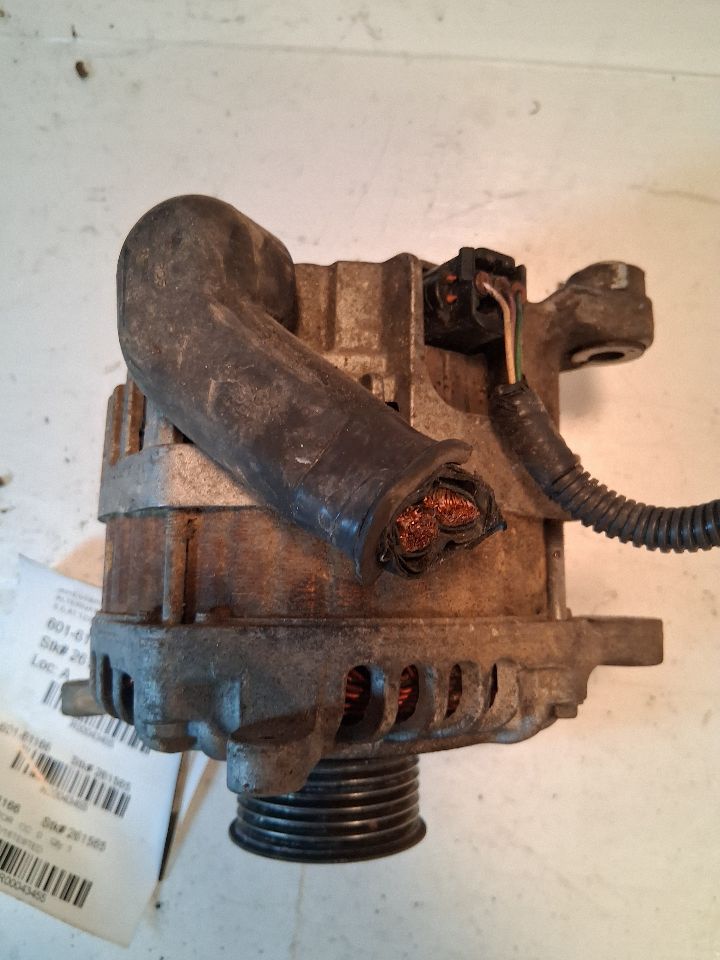 Alternator from a 2017 Infiniti Q50, photo 2