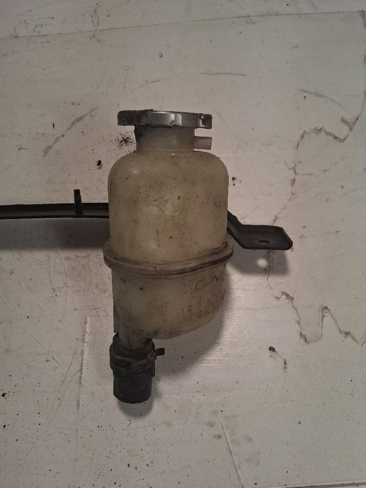 Coolant Reservoir from a 2017 Infiniti Q50, photo 2