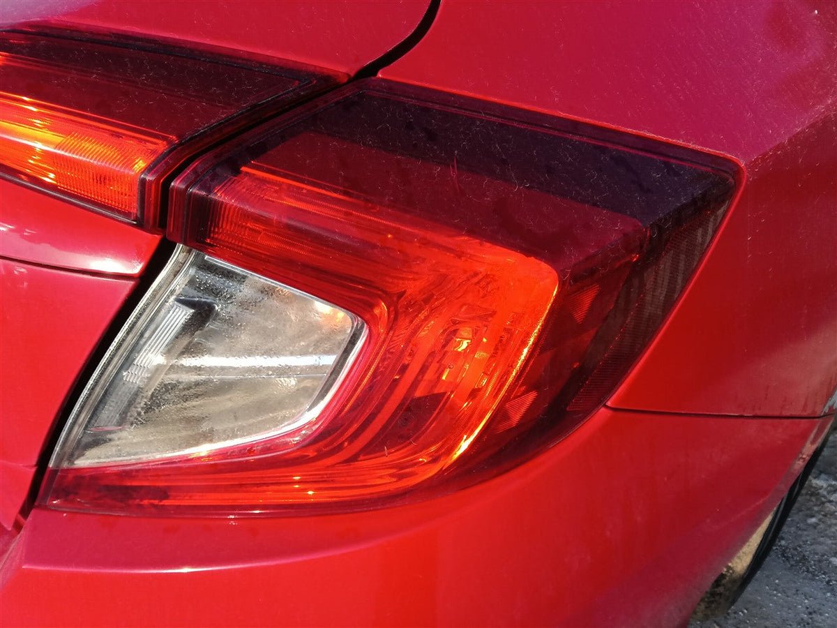 Tail Light from a 2017 Honda Civic, right side, photo 1