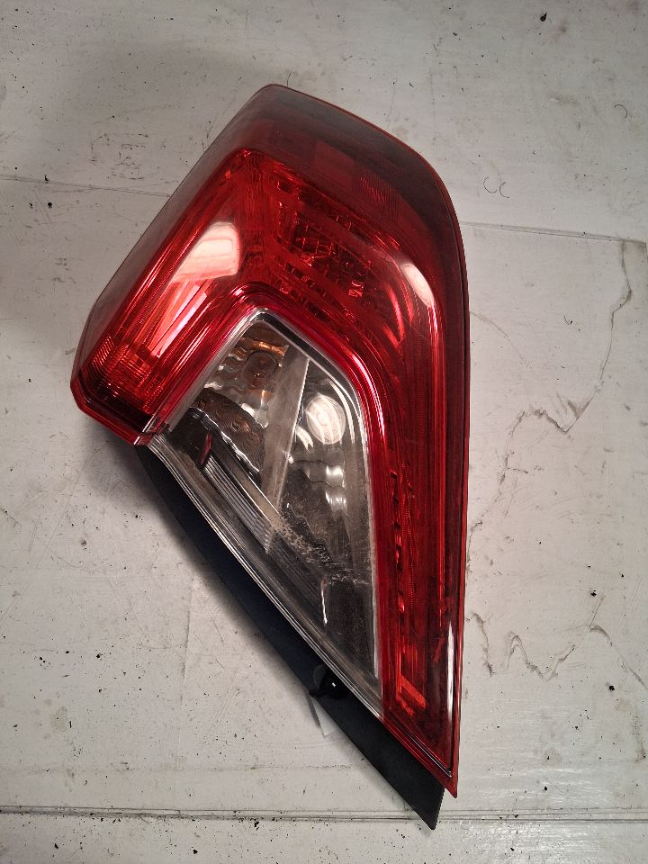 Tail Light from a 2017 Honda Civic, right side, photo 2