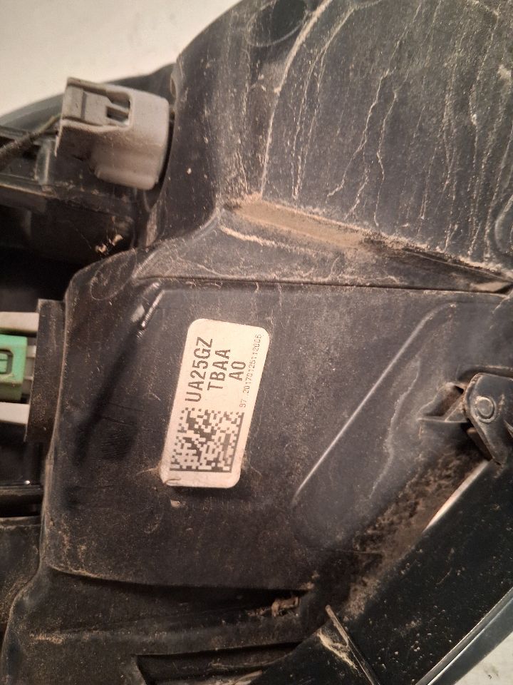 Tail Light from a 2017 Honda Civic, left side, photo 4