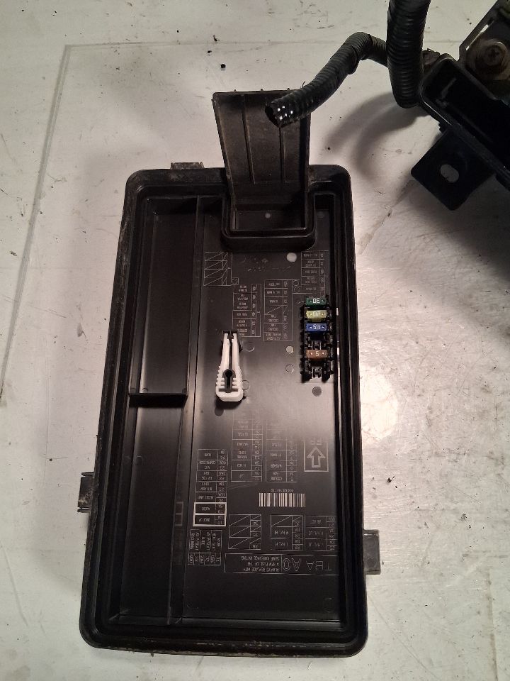 Engine Fuse Box from a 2017 Honda Civic, photo 2