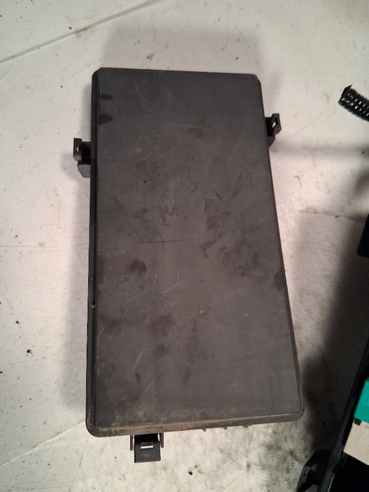 Engine Fuse Box from a 2017 Honda Civic, photo 3