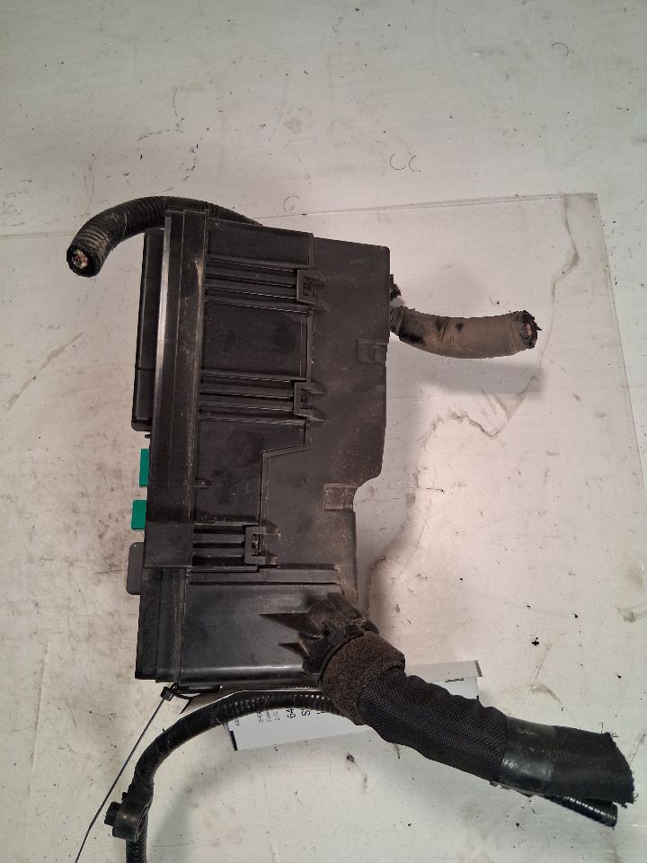Engine Fuse Box from a 2017 Honda Civic, photo 4