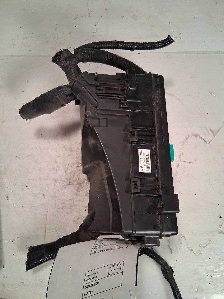 Engine Fuse Box from a 2017 Honda Civic, photo 5