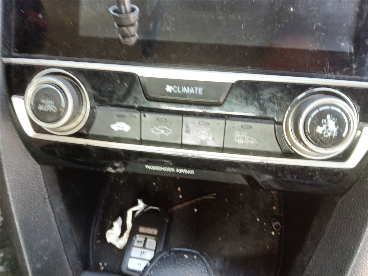 Climate Control Panel from a 2017 Honda Civic, photo 1