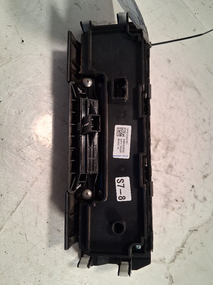 Climate Control Panel from a 2017 Honda Civic, photo 3
