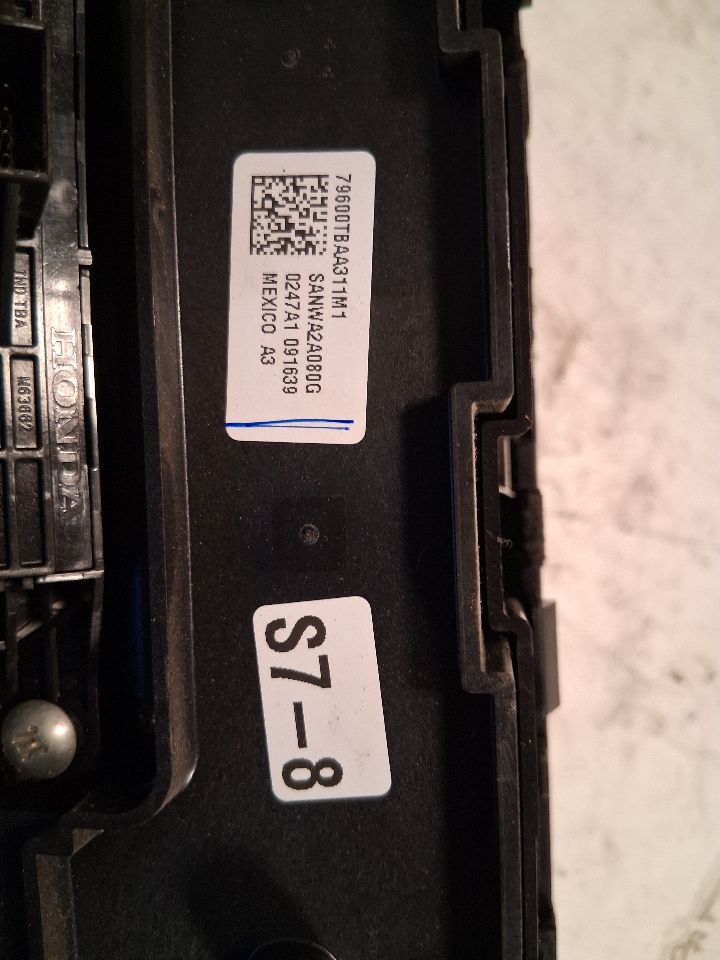 Climate Control Panel from a 2017 Honda Civic, photo 4