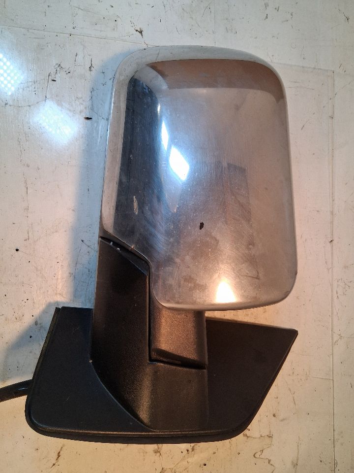 Side View Mirror from a 2009 Infiniti QX56, right side, photo 3