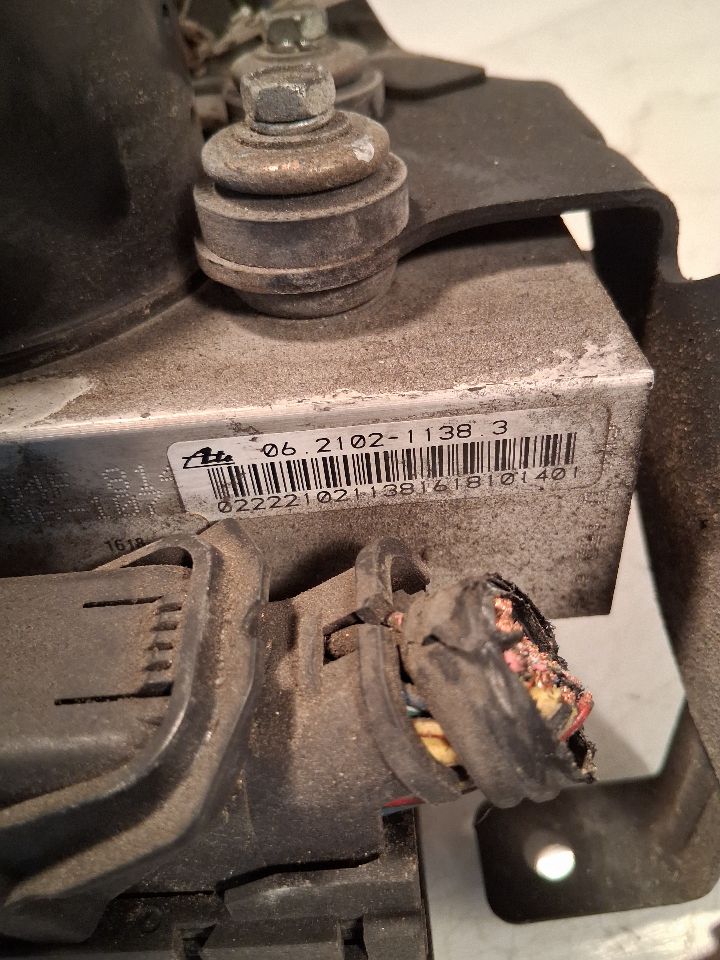 ABS Pump Module from a 2009 Infiniti QX56, photo 3