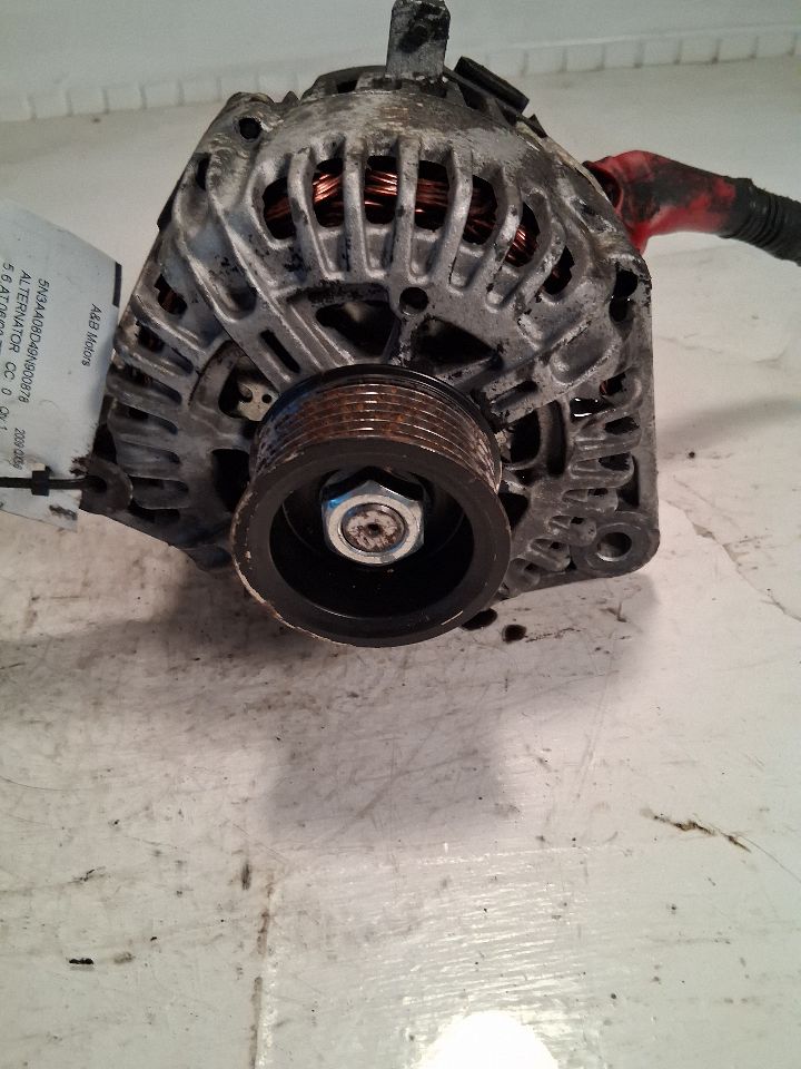 Alternator from a 2009 Infiniti QX56, photo 2