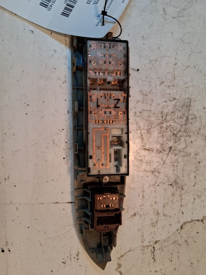 Window Master Switch from a 2009 Infiniti QX56, left side, photo 3