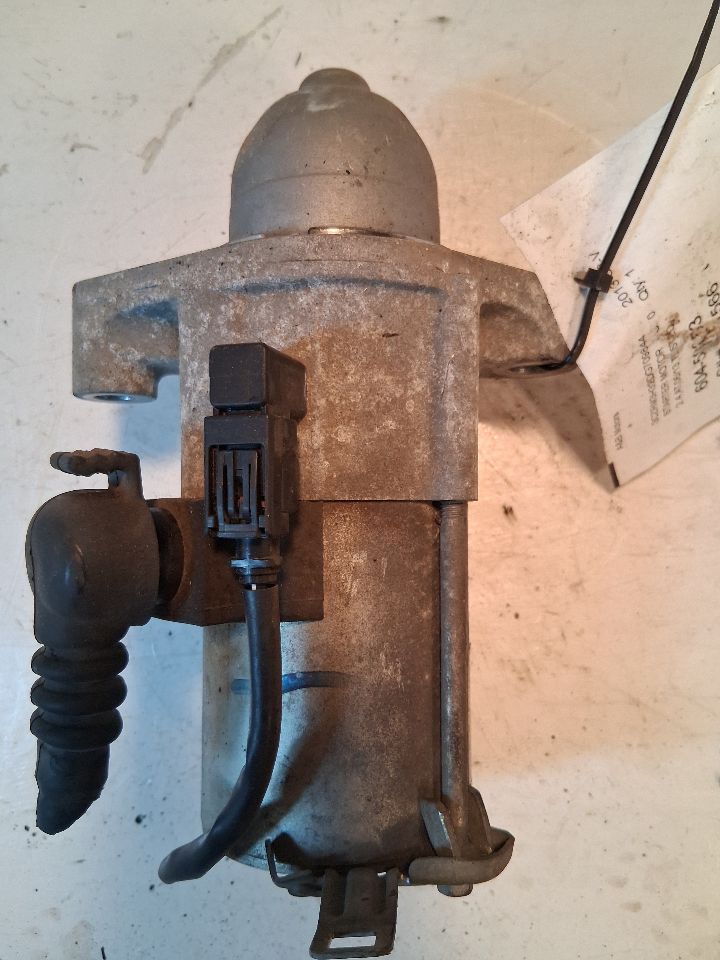 Starter Motor from a 2013 Honda CR-V, photo 1