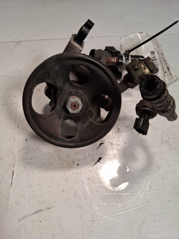 Power Steering Pump from a 2008 Nissan Pathfinder, photo 1