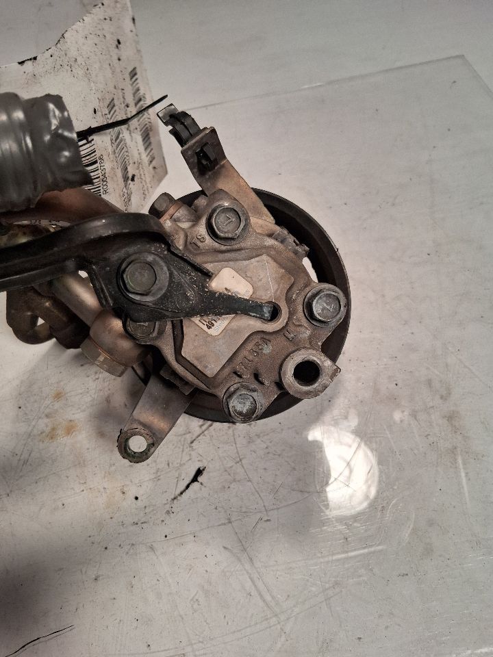 Power Steering Pump from a 2008 Nissan Pathfinder, photo 2