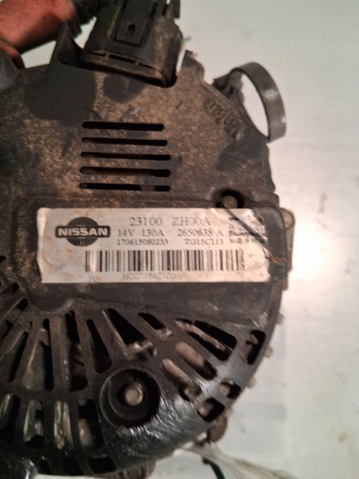 Alternator from a 2008 Nissan Pathfinder, photo 4