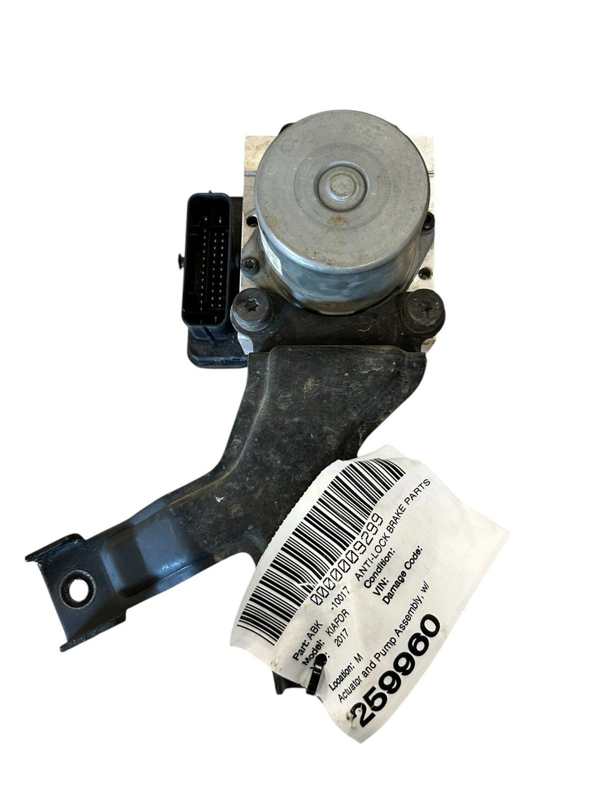 ABS Pump Module from a 2017 Kia Forte, photo 1