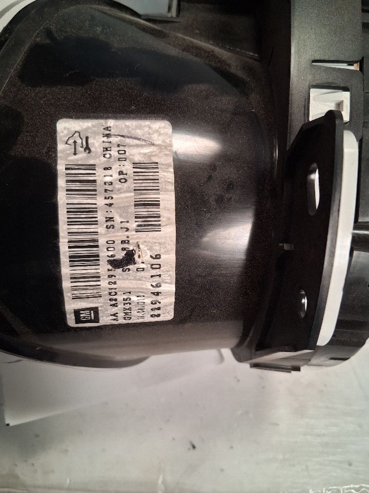 Speedometer Instrument Cluster from a 2013 Chevrolet Malibu, photo 3
