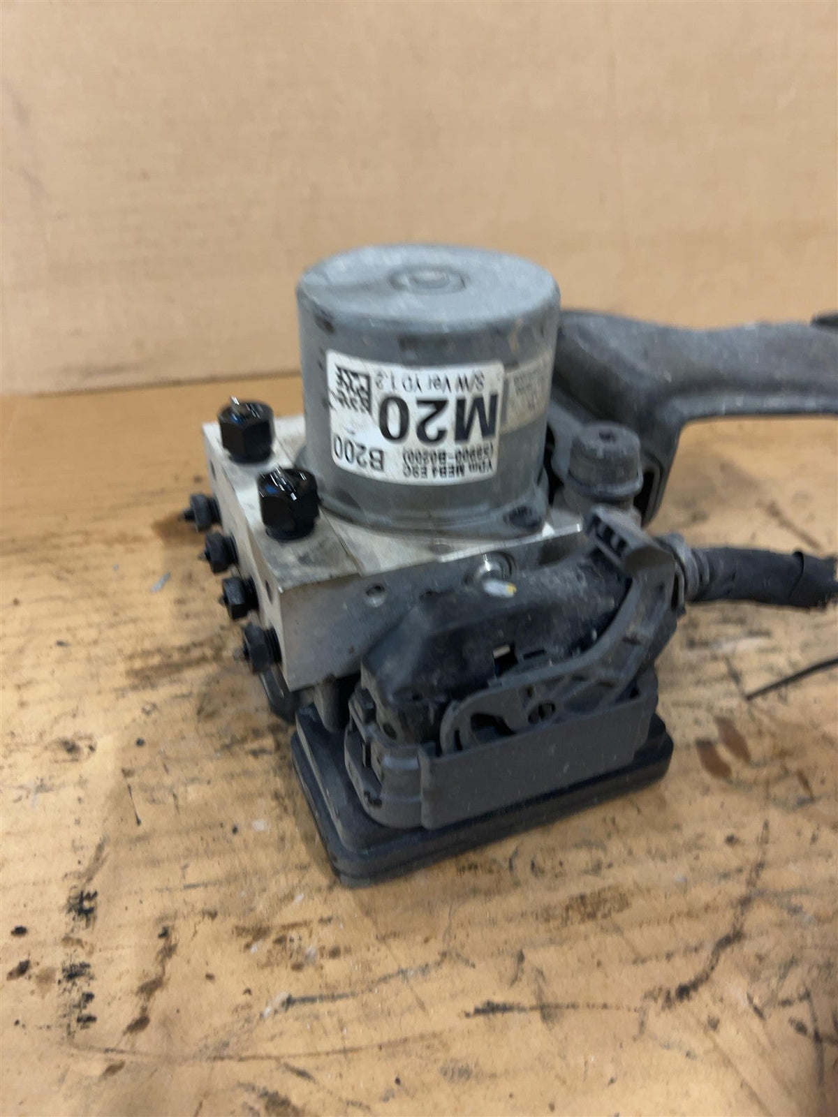 ABS Pump Module from a 2017 Kia Forte, photo 2