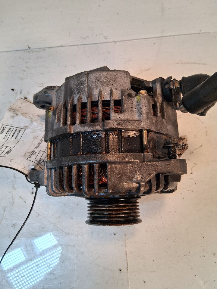 Alternator from a 2002 Infiniti I35, photo 2